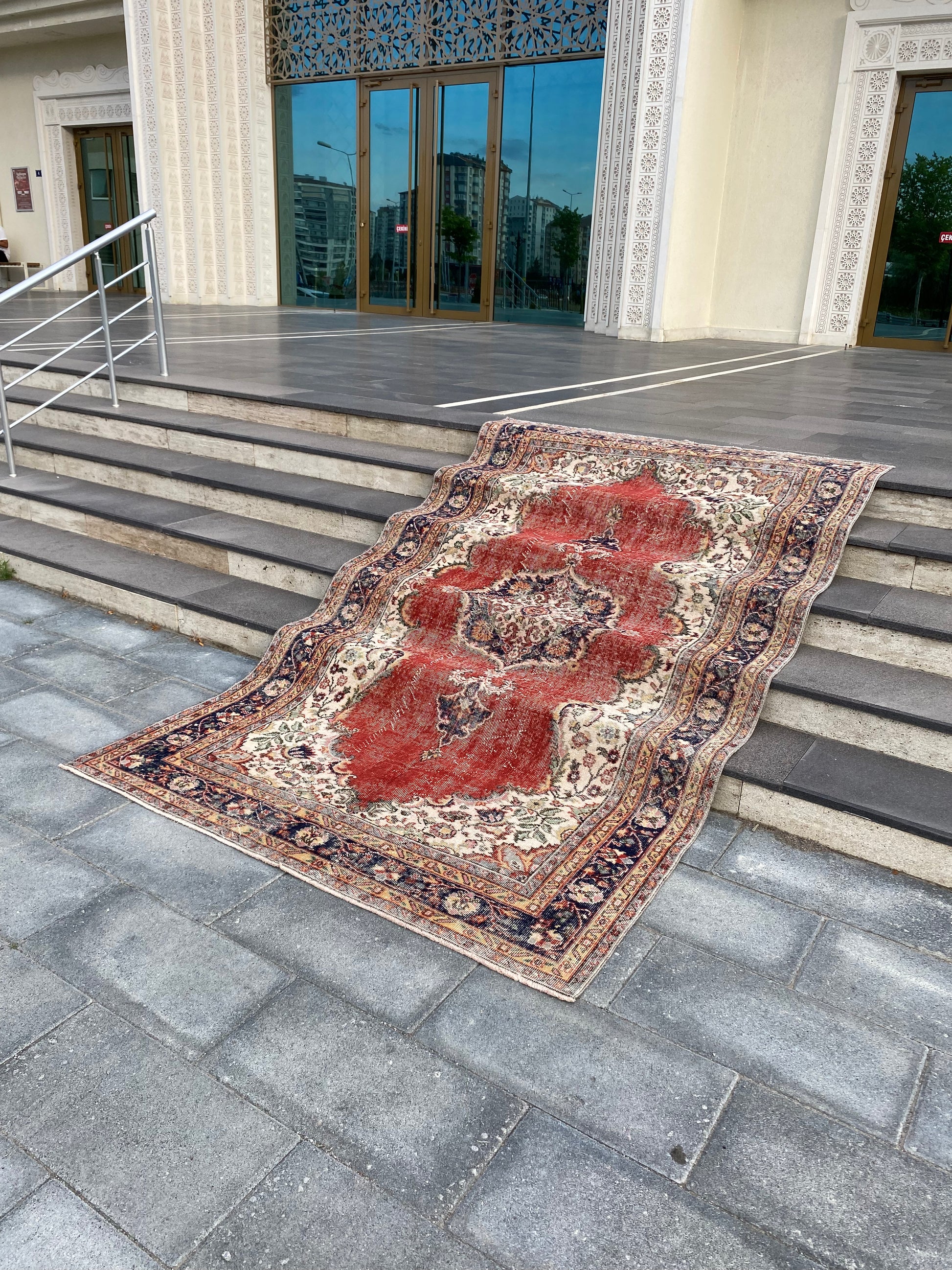 Oversize Turkish Rug 5.8 x 9.4 Ft - Heritage and Rugs