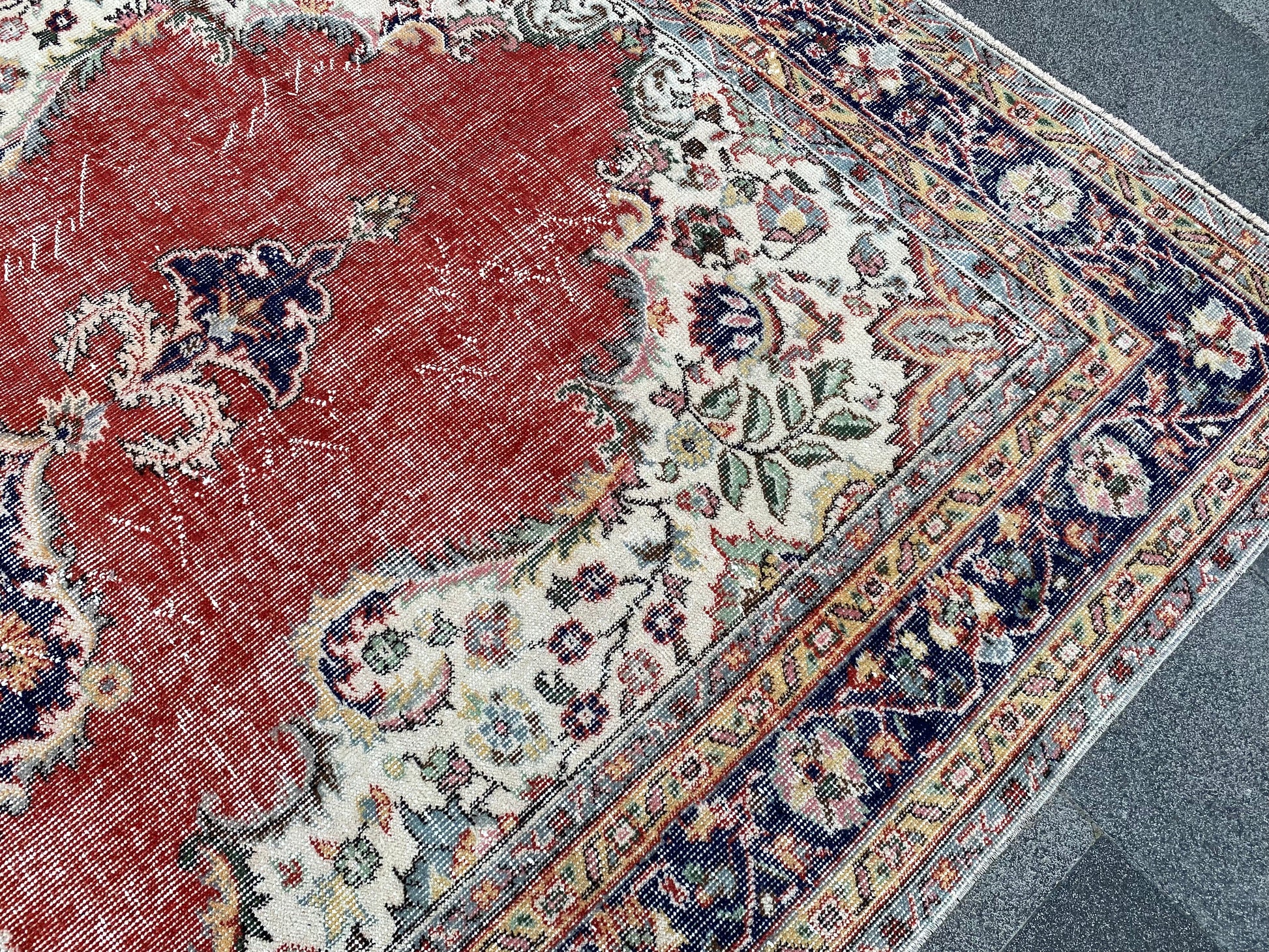 Oversize Turkish Rug 5.8 x 9.4 Ft - Heritage and Rugs