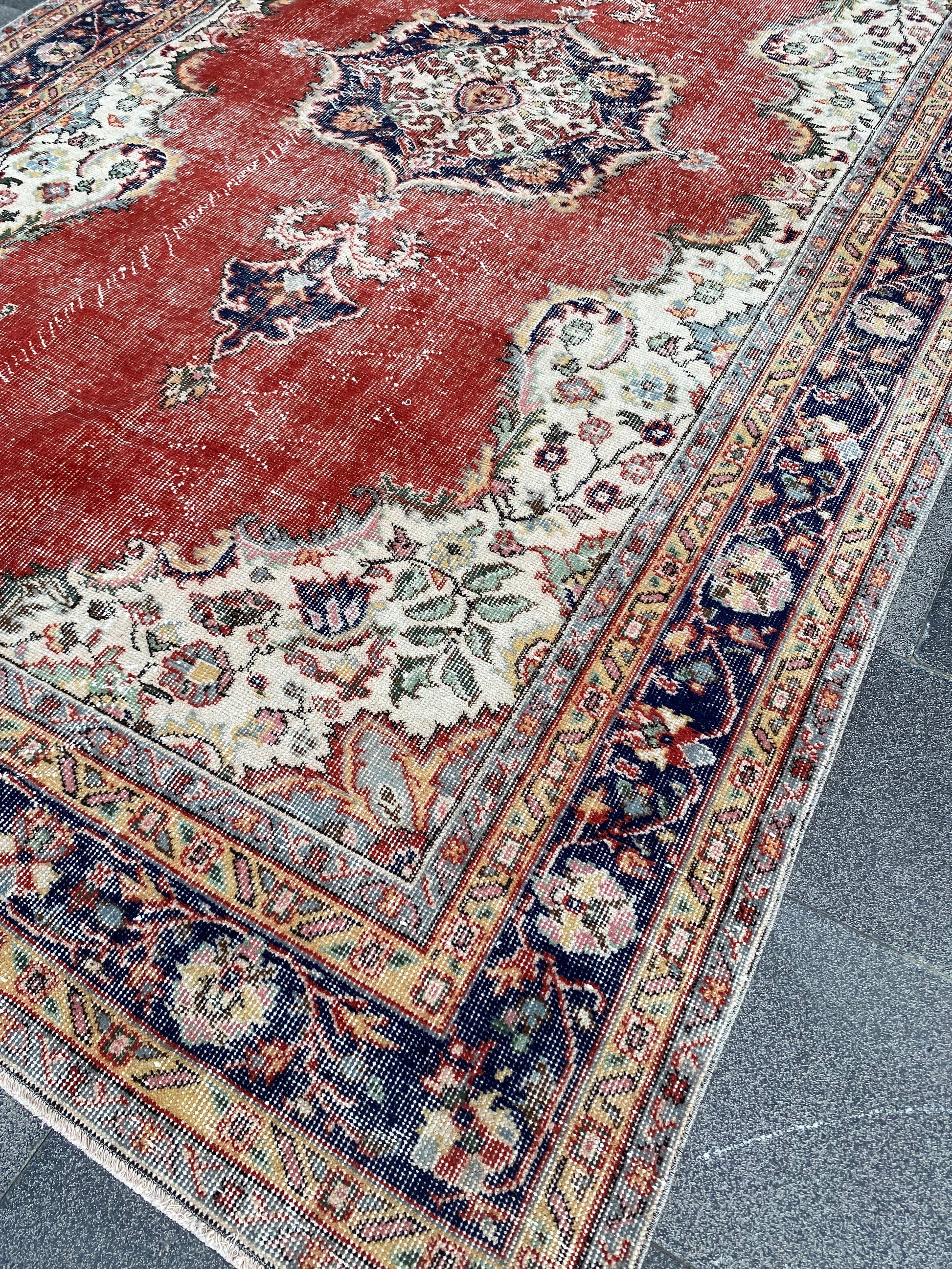 Oversize Turkish Rug 5.8 x 9.4 Ft - Heritage and Rugs