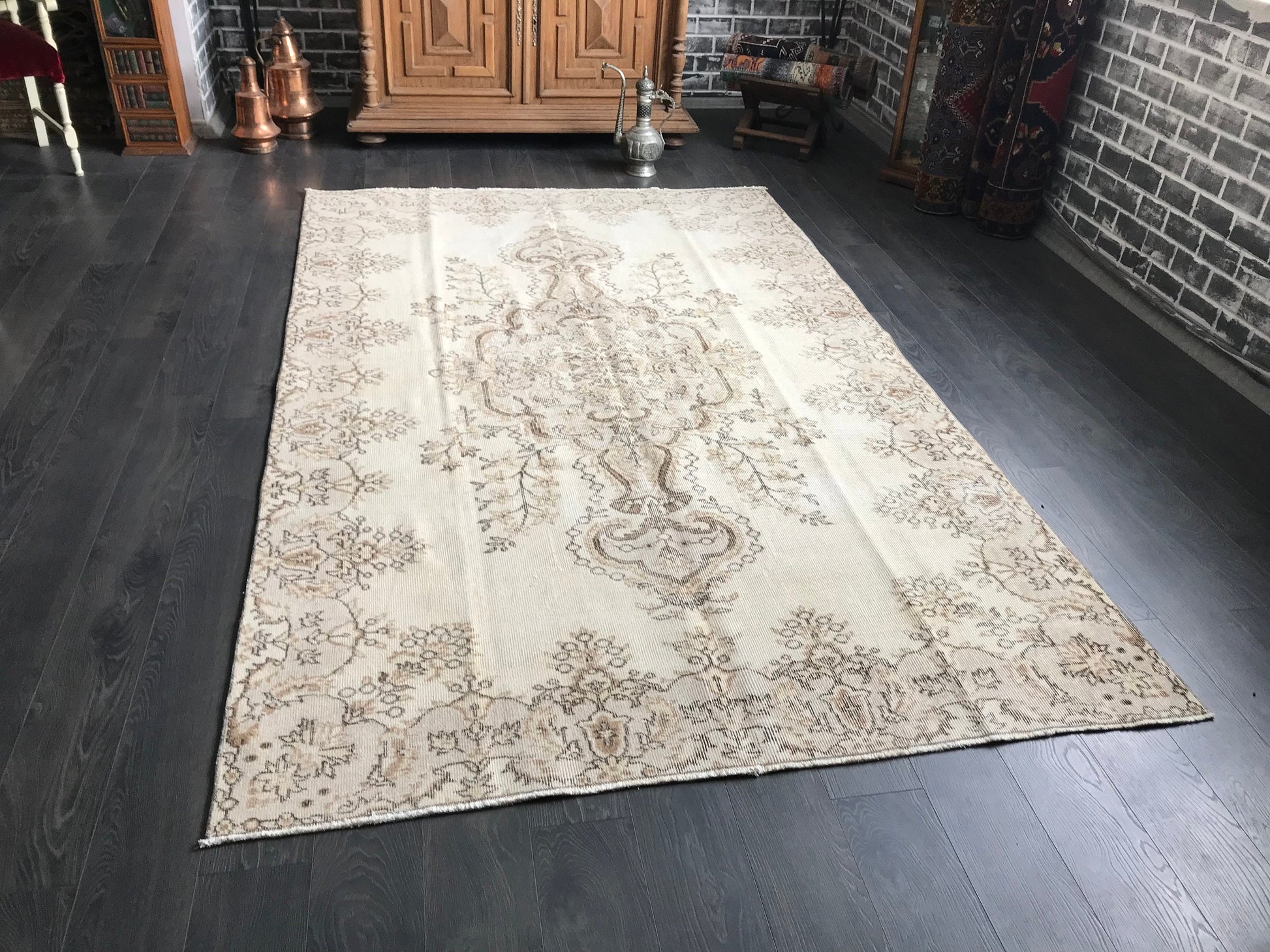 5.6x9 Large Vintage Beige Persian Wool Rug - Heritage and Rugs