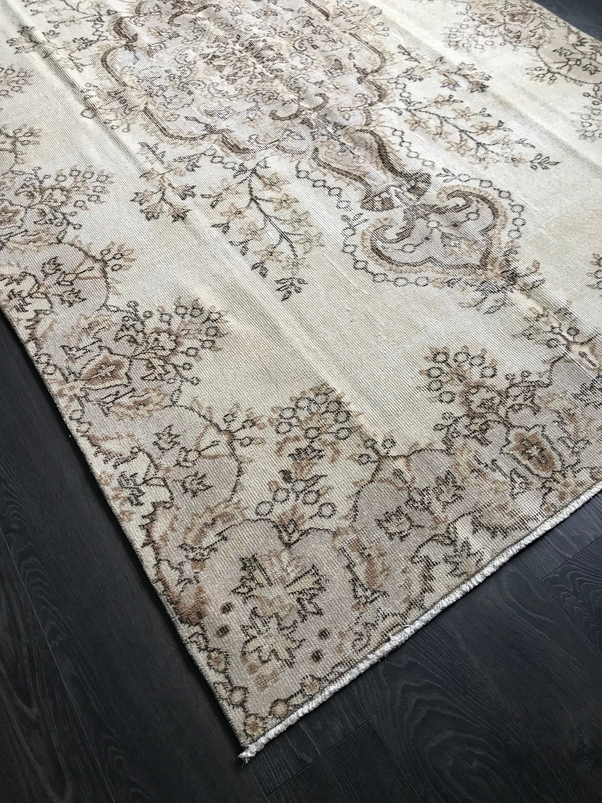 5.6x9 Large Vintage Beige Persian Wool Rug - Heritage and Rugs